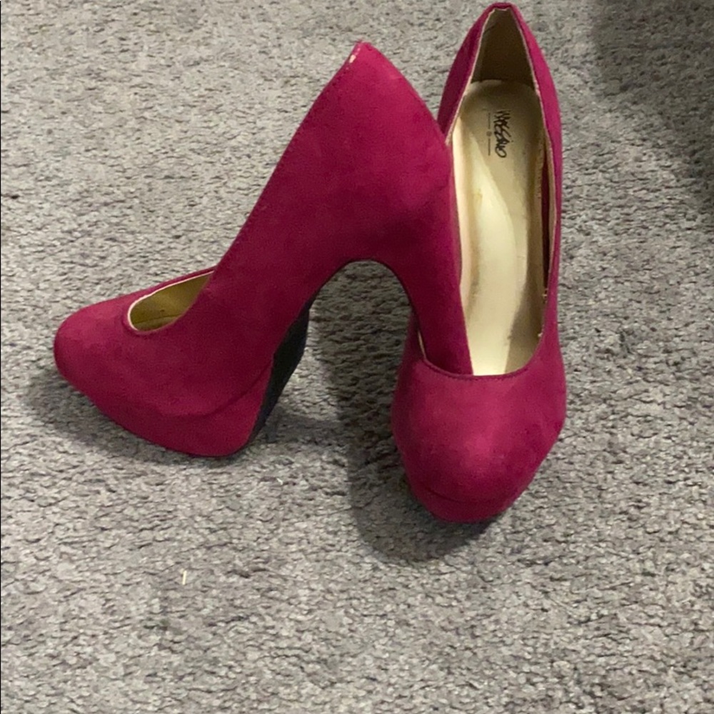 Women size 7 dark pink pumps